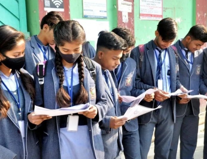 बोर्ड परीक्षा 2026: शत-प्रतिशत अंक लाने वाले छात्रों की कॉपियों की होगी दोबारा जांच, पारदर्शिता के लिए शिक्षा विभाग का सख्त आदेश।