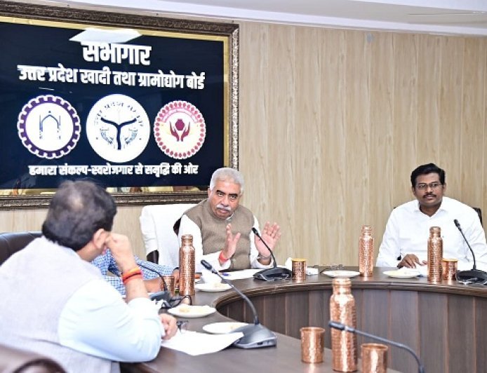 Lucknow: मंत्री राकेश सचान ने की वित्तीय वर्ष 2026-27 की समीक्षा बैठक, नवंबर तक बजट का 100% उपयोग सुनिश्चित करें: मंत्री राकेश सचान के सख्त निर्देश। 