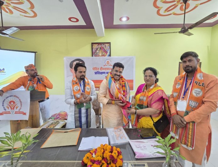 Sitapur : भाजपा के प्रशिक्षण अभियान में महमूदाबाद और बिसवां के कार्यकर्ताओं ने सीखा संगठन का पाठ