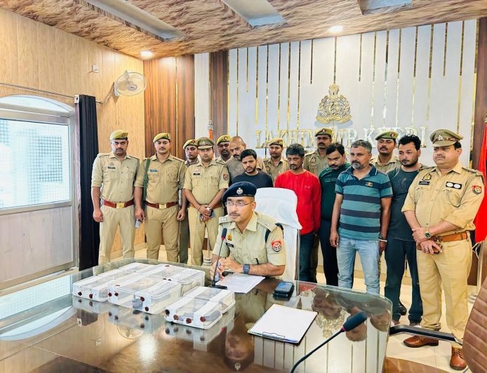 Lakhimpur- Kheri : जुआ और हथियारों के अवैध धंधे का पर्दाफाश, लाखों की नकदी और पिस्टल के साथ छह गिरफ्तार