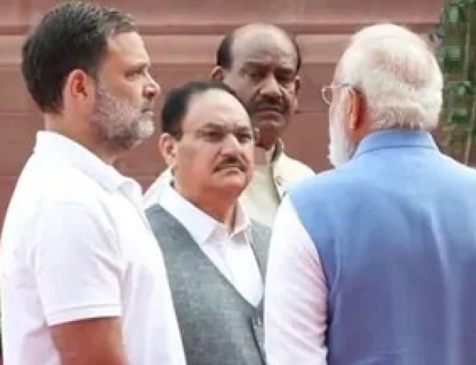 संसद परिसर में दिखी ऐतिहासिक एकजुटता: महात्मा ज्योतिबा फुले की 200वीं जयंती पर पीएम मोदी और राहुल गांधी ने साथ अर्पित की पुष्पांजलि।