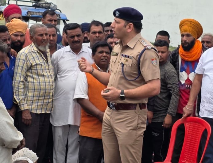 Bajpur : शहर में ई-रिक्शा नहीं चलाने दिए जाएंगे पकड़े गए तो चालान काटेंगे- नरेश चौहान