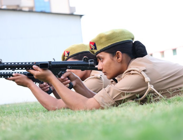 Varanasi : वाराणसी पुलिस लाइन में प्रशिक्षण ले रहीं 491 महिला आरक्षी, 20 के बाद संभालेंगी पदभार 