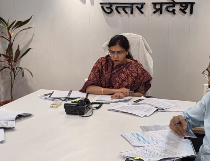 Lucknow : प्रमुख सचिव राजस्व ने आपदा से प्रभावित परिवारों एवं कृषकों के लिए रूपये 46 करोड़ 28 लाख की राहत सहायता धनराशि जनपदों में भेजी