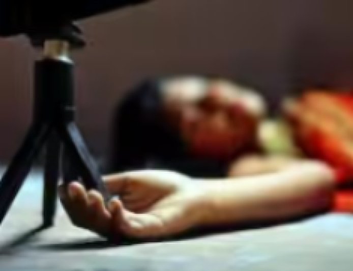 Hardoi : हरदोई में महिला की फावड़ा मारकर हत्या, गांव के ही व्यक्ति पर आरोप