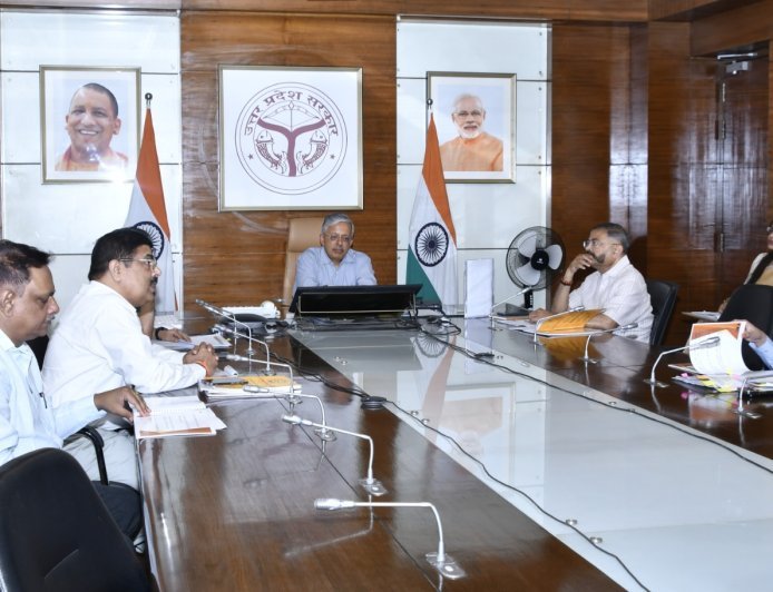 Lucknow : सहायक आचार्य व होमगार्ड भर्ती परीक्षा की तैयारियों की व्यापक समीक्षा करते हुए अधिकारियों को दिए सख्त निर्देश