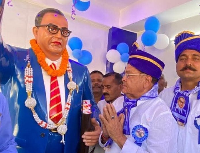 Bajpur : धूमधाम से मनायी गयी डॉ. भीमराव अंबेडकर की जयंती, निकली भव्य शोभायात्रा। 