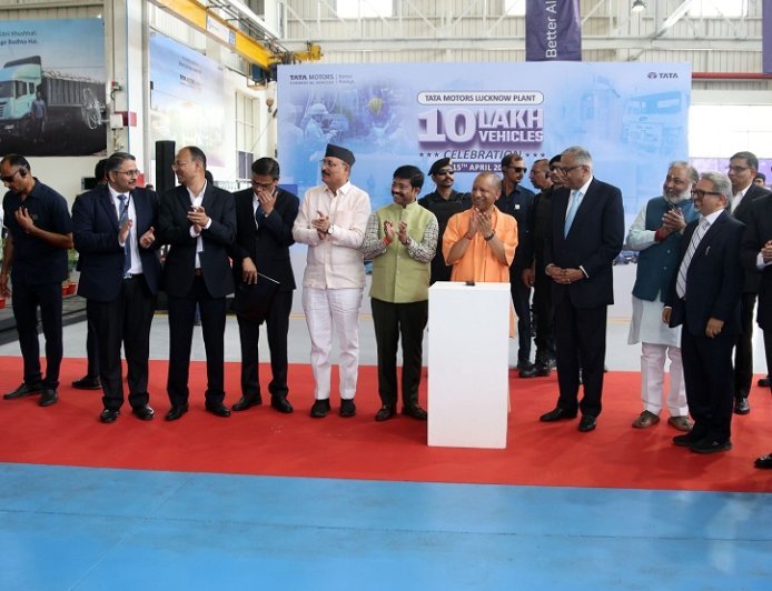 Gorakhpur: योगी आदित्यनाथ ने पूर्वांचल को दी टेक्नोलॉजी की बड़ी सौगात: एमपीआईटी में अत्याधुनिक सेंटर ऑफ एक्सीलेंस का लोकार्पण।