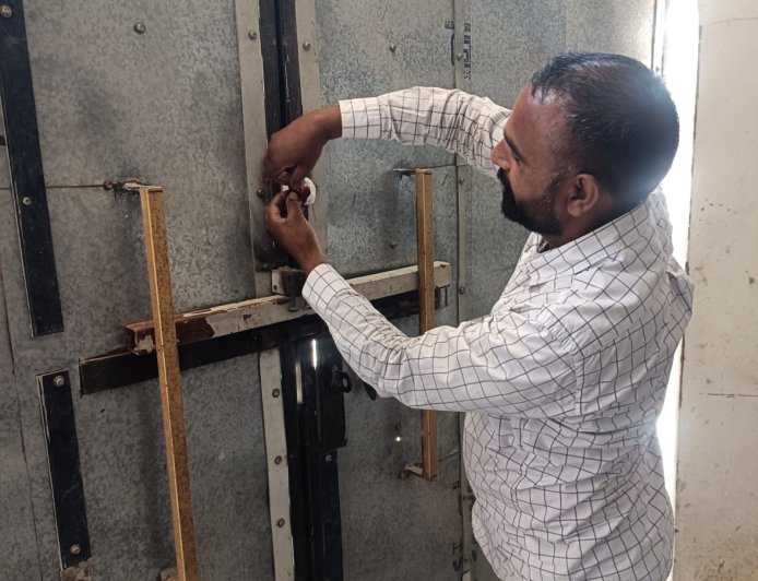 Bajpur : प्रसव के दौरान महिला की मौत के बाद उजाला अस्पताल सील