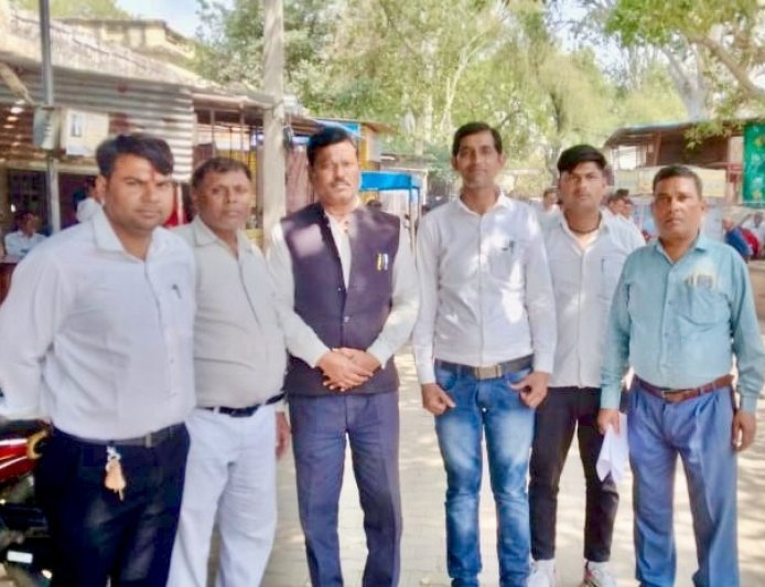 Hathras : वकील पर जानलेवा हमले के विरोध में अधिवक्ताओं ने किया कार्य बहिष्कार, सुरक्षा कानून की मांग