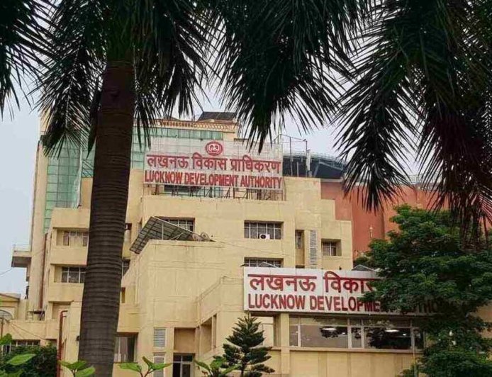 Lucknow : एलडीए में हुआ जनता अदालत का आयोजन, 15 प्रकरणों में से 03 का मौके पर हुआ निस्तारण 