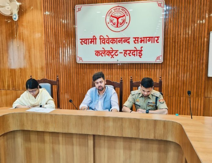 Hardoi : डीएम- एसपी के निर्देशन में गति पकड़ रहा मिशन शक्ति फेज-5.0, महिलाओं और बालिकाओं को किया जा रहा जागरूक