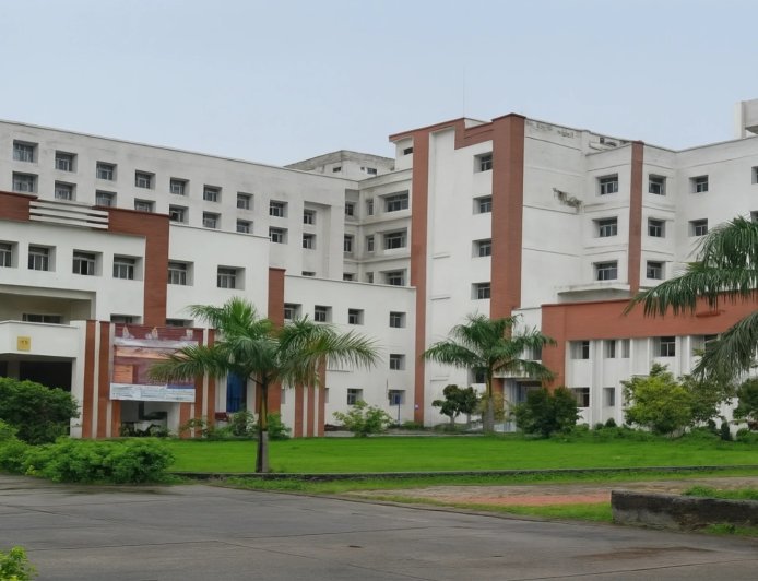 Saharanpur : शेखुल हिंद मेडिकल कॉलेज का नाम बदलने के प्रस्ताव पर विवाद, उलमा ने सपा नेता को घेरा