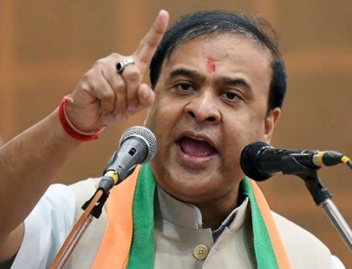 घुसपैठियों को पश्चिम बंगाल से लात मार-मारकर हम लोग निकालेंगे, हिमंत बिस्वा सरमा का पश्चिम बंगाल में चुनावी शंखनाद, बोले- 'भाजपा आने पर होगा सफाया'।