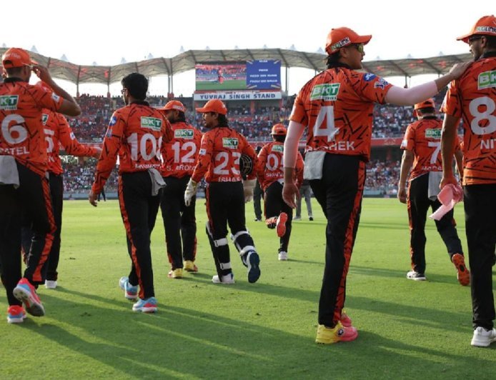 सनराइजर्स हैदराबाद का बड़ा दांव: दक्षिण अफ्रीकी तेज गेंदबाज गेराल्ड कोट्ज़ी की टीम में एंट्री, चोटिल डेविड पायने हुए टूर्नामेंट से बाहर।