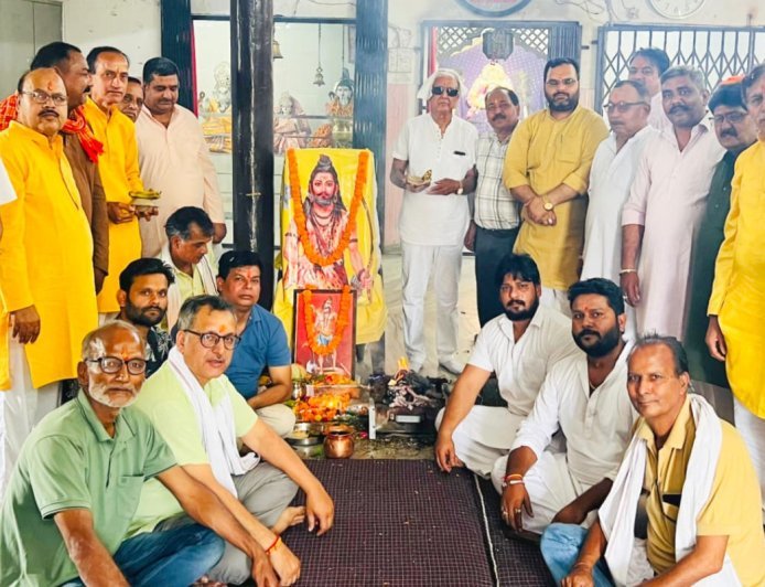 Bajpur : भगवान परशुराम जन्मोत्सव पर मंडी मंदिर में हुआ हवन और प्रसाद वितरण