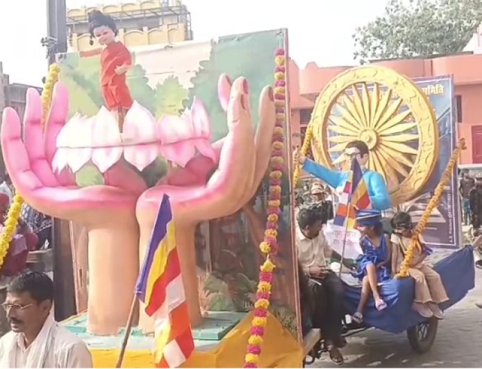 Sambhal : डॉ. भीमराव अंबेडकर जयंती पर सरायतरीन–हयातनगर में भव्य जुलूस, हाथी-घोड़ों और झांकियों ने बढ़ाई शोभा