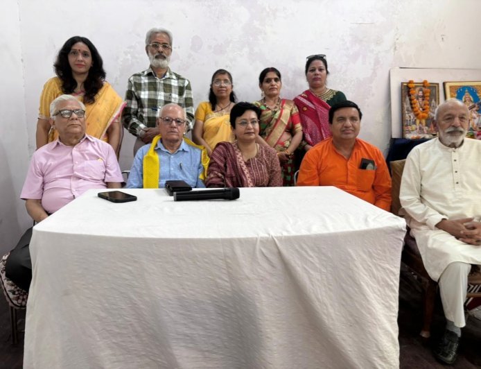 Agra : विप्र गौरव सम्मान समारोह में समाज की विभूतियां सम्मानित, ब्राह्मणों के उत्थान के लिए रखी गई मांगें