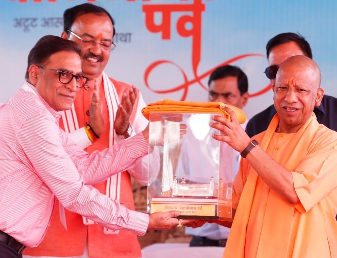 Lucknow : सदियों के आक्रमणों के बावजूद आज भी अडिग है सनातन आस्था: सीएम योगी