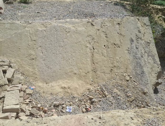 Hardoi : भारी डम्पर के बोझ से नहर की पुलिया टूटी, दस गांवों का रास्ता बंद होने से किसान परेशान