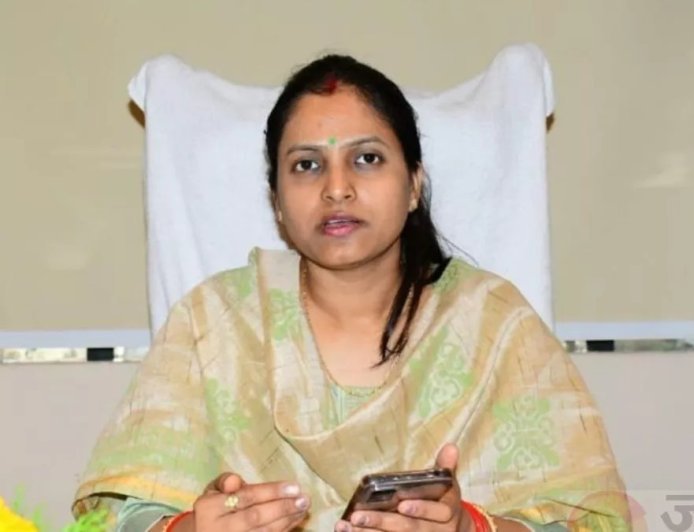 अमरोहा में अमिट छाप छोड़ने के बाद अब फतेहपुर की कमान: उत्तर प्रदेश की तेजतर्रार IAS निधि गुप्ता वत्स को मिला नया प्रशासनिक पड़ाव।