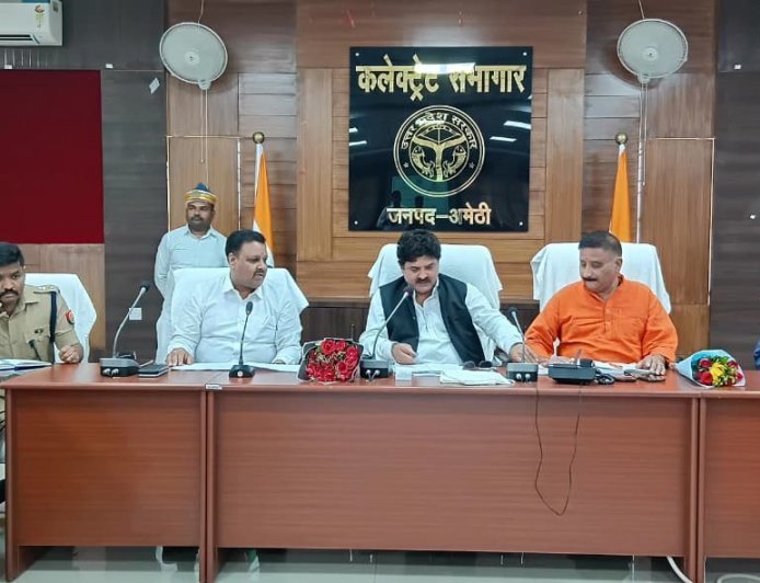 Amethi : गौ संरक्षण व्यवस्थाओं की समीक्षा, निराश्रित गोवंश की देखरेख के लिए दिए निर्देश