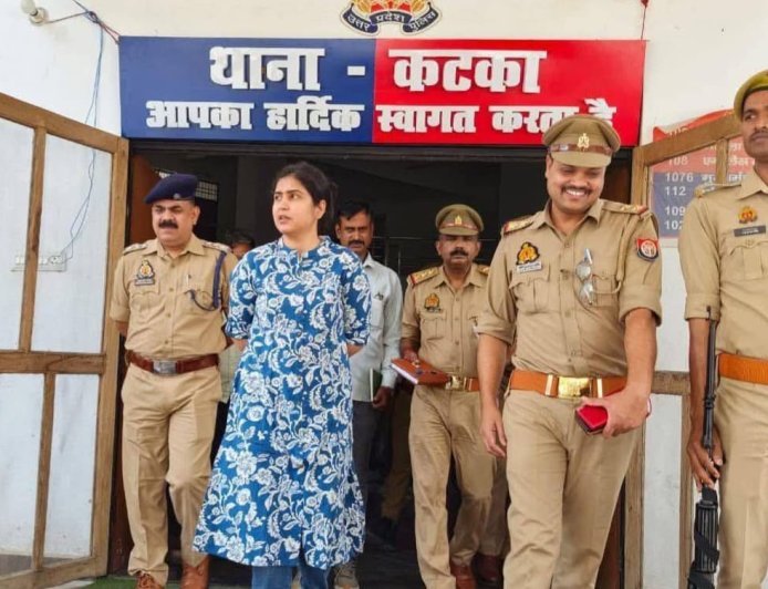 Ambedkarnagar : एसपी ने कटका थाने का किया निरीक्षण, महिला शिकायतों पर त्वरित कार्रवाई के दिए निर्देश