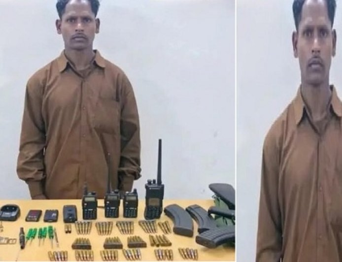 बस्तर में लाल आतंक को बड़ा झटका, 8 लाख के इनामी नक्सली ने AK-47 के साथ किया आत्मसमर्पण।