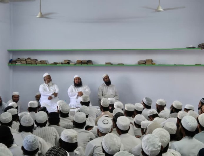 Deoband : शिक्षा के बिना जीवन अंधकार जैसा, छात्र अपनी पढ़ाई पर पूरा ध्यान दें- मौलाना कश्मीरी