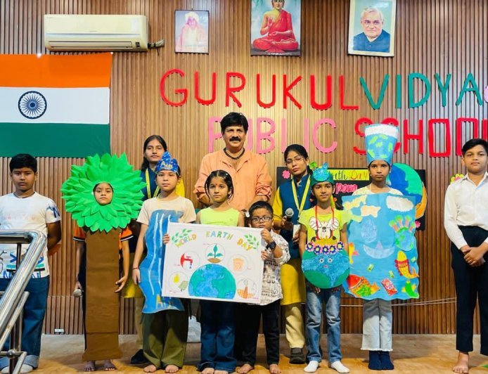 Sitapur : गुरुकुल विद्या पब्लिक स्कूल में पृथ्वी दिवस पर आयोजन, बच्चों ने नाटकों और गीतों से दिया पर्यावरण बचाने का संदेश