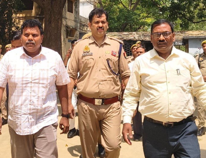 Sitapur : होमगार्ड भर्ती परीक्षा के लिए सीतापुर प्रशासन मुस्तैद, डीएम और एसपी ने केंद्रों पर पहुंचकर जांची तैयारियां