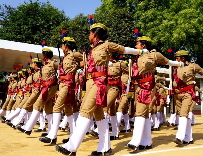 Sitapur : पासिंग आउट परेड की जोरदार तैयारी, पुलिस अधीक्षक ने जांची महिला रिक्रूट्स की रिहर्सल