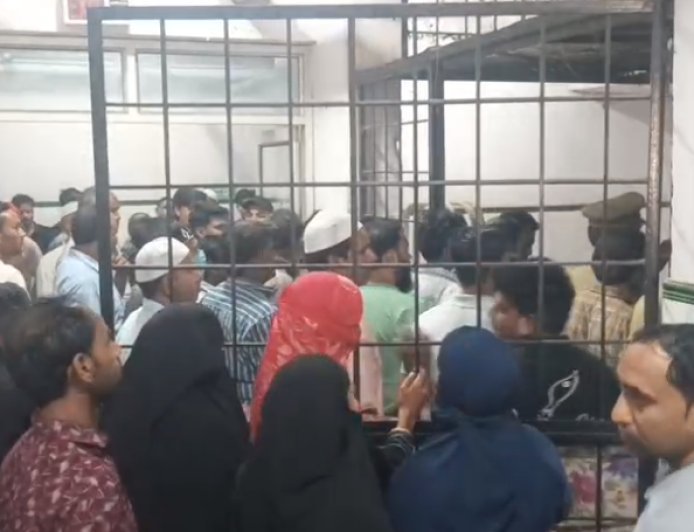 Sambhal: छत पर कपड़े सुखाने गई महिला की दर्दनाक मौत, जीने से गिरकर तोड़ा दम। 