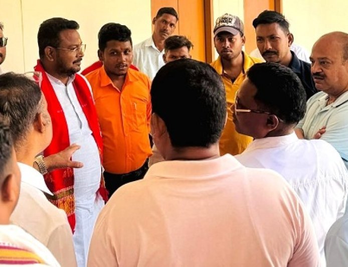 Bajpur: भाजपा नेता राजेश कुमार ने_किया एकलव्य विद्यालय का निरीक्षण। 