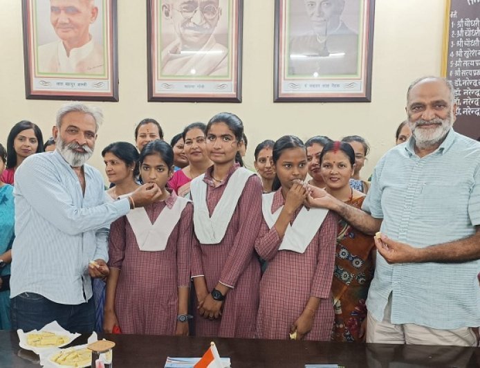 Bajpur: आदर्श कन्या इंटर कॉलेज की तीन छात्राओं ने प्रदेश मैरिट में पाया स्थान। 