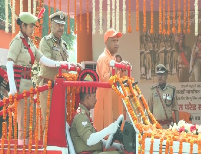 Lucknow: दीक्षांत परेड में गूंजी यूपी पुलिस की गूंज: 4 घंटे तक वर्ल्ड ट्रेंड में रहा #UPPolice, सीएम योगी आदित्यनाथ ने ली सलामी। 