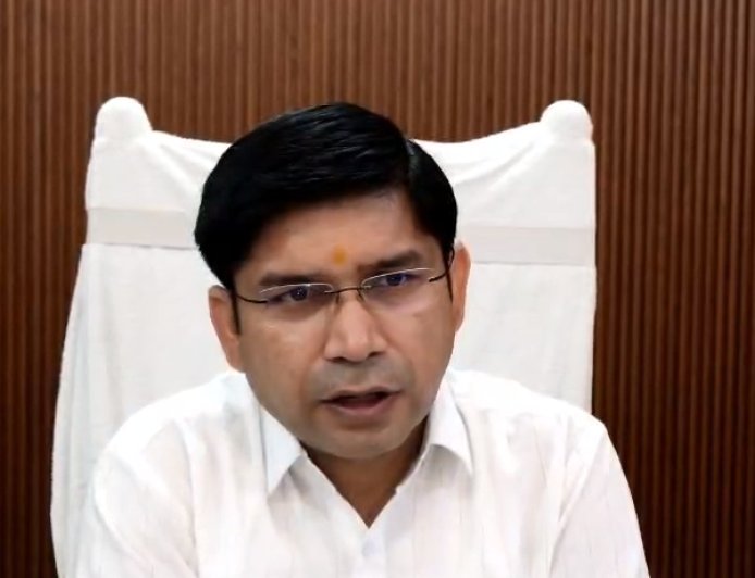 Sambhal: भीषण गर्मी को लेकर डीएम का अलर्ट: दोपहर में घर से निकलना खतरनाक, सावधानी ही बचाव। 