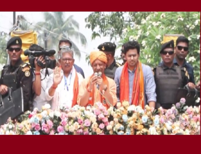 बंगाल में योगी का रोड-शो: जनसैलाब उमड़ा, ‘जयश्रीराम’ के नारों से गूंजा कल्याणी।