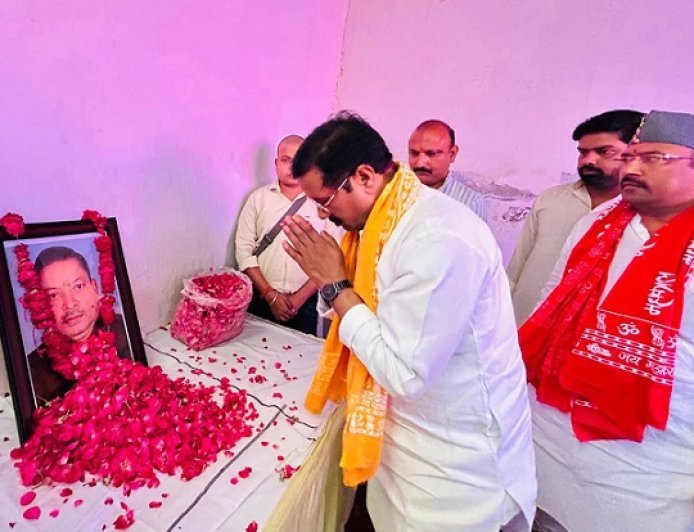 Hardoi: भाजपा के पूर्व जिलाध्यक्ष स्व. रामकिशोर गुप्ता ‘गुड्डू’ को दी गई भावभीनी श्रद्धांजलि। 