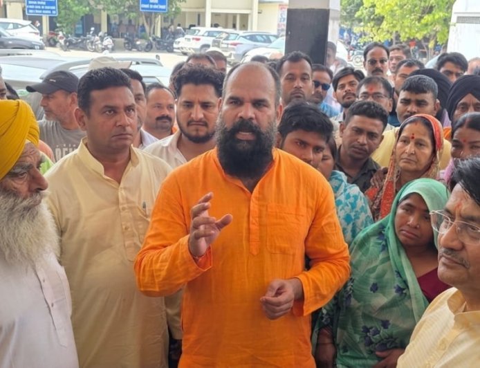 Bajpur: बाजपुर में भूमि विवाद पर बवाल: गगन कंबोज का विवादित बयान, CBI जांच की मांग। 