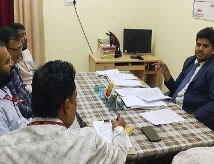 Ballia: राष्ट्रीय लोक अदालत को सफल बनाने हेतु अधिकारियों व बैंक प्रबंधकों की बैठक आयोजित। 