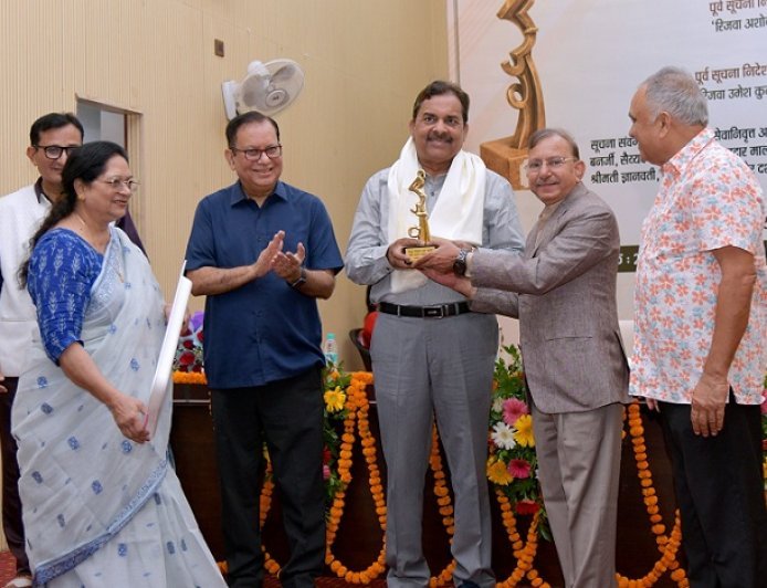 Lucknow: लखनऊ में तकनीक की शुरुआत सूचना विभाग से, सम्मान समारोह में दिग्गजों ने साझा किए अनुभव। 