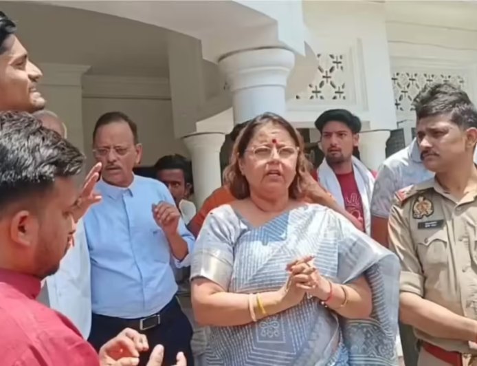 Hardoi : हरदोई की प्रतिष्ठित शिक्षाविद् के विरुद्ध सोशल मीडिया ट्रायल, ईर्ष्या और द्वेष की राजनीति से आहत हुआ गरिमामयी इतिहास