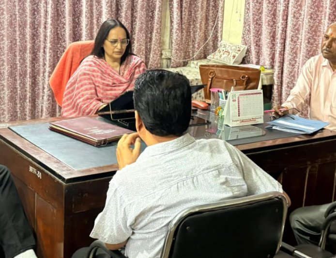 Bajpur : बस स्टैंड से जल्द शुरू होगा बसों का संचालन, भाजपा नेता ने रोडवेज अधिकारियों के साथ की बैठक