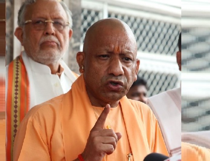 Lucknow: कांग्रेस और सपा जन्मजात महिला विरोधी, गिरगिट की तरह बदलते हैं रंग- सीएम योगी