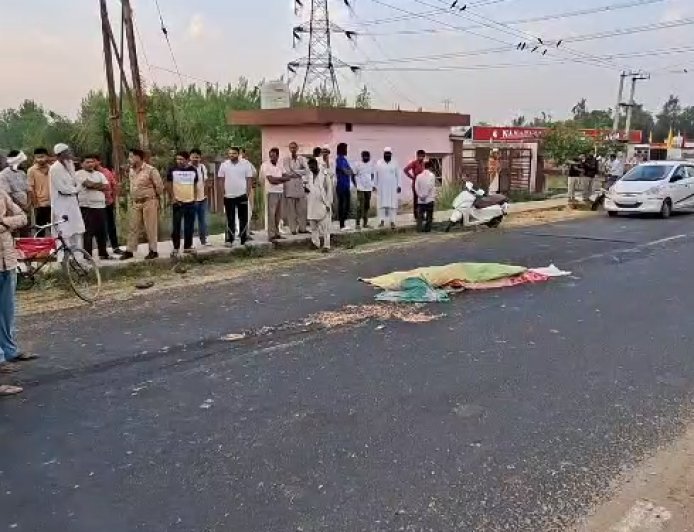 Saharanpur: डंपर की चपेट में आने से किसान की दर्दनाक मौत, पुलिस ने पंचनामा भर शव परिवार के सुपुर्द किया। 