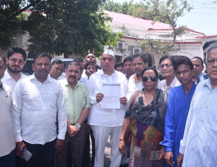 Kanpur : राहुल गांधी का पुतला जलाने पर कांग्रेस का प्रदर्शन, पुलिस कमिश्नर ने दिए एफआईआर के निर्देश
