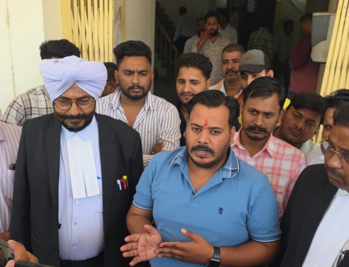 Bajpur : बुक्सा जनजाति जमीन विवाद: एडीएम की अध्यक्षता में संयुक्त समिति ने शुरू की जांच