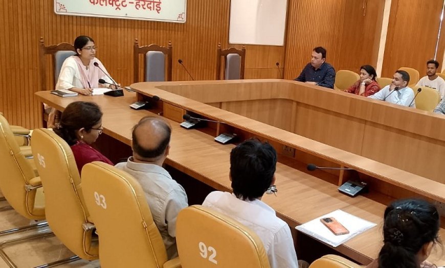 Hardoi: आयुष समीक्षा बैठक: कुपोषित बच्चों की जांच व उपचार में तेजी लाने के निर्देश। 