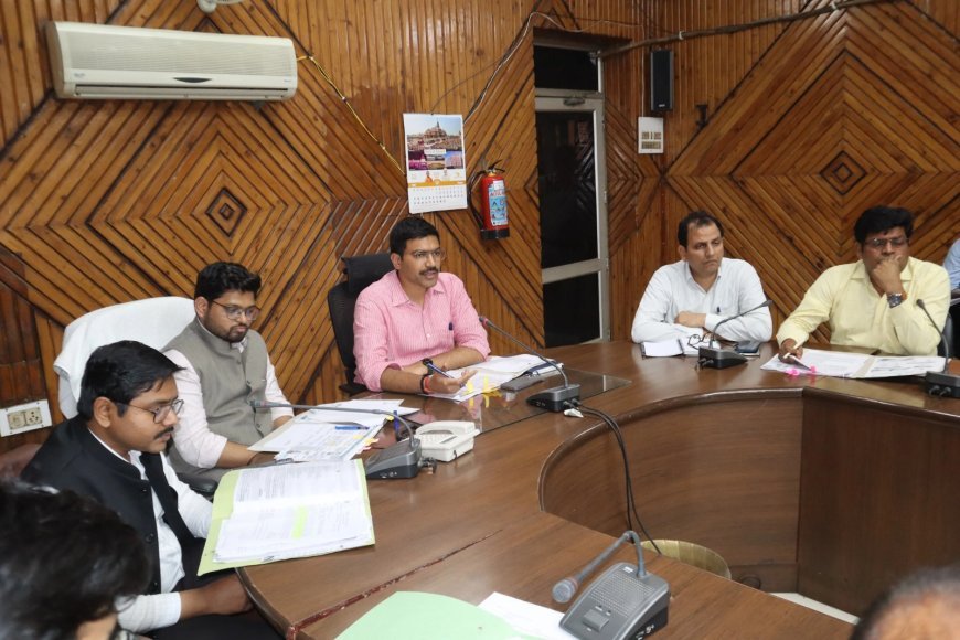 Saharanpur : सहारनपुर के स्कूलों में फीस और किताबों की मनमानी पर डीएम मनीष बंसल का कड़ा प्रहार